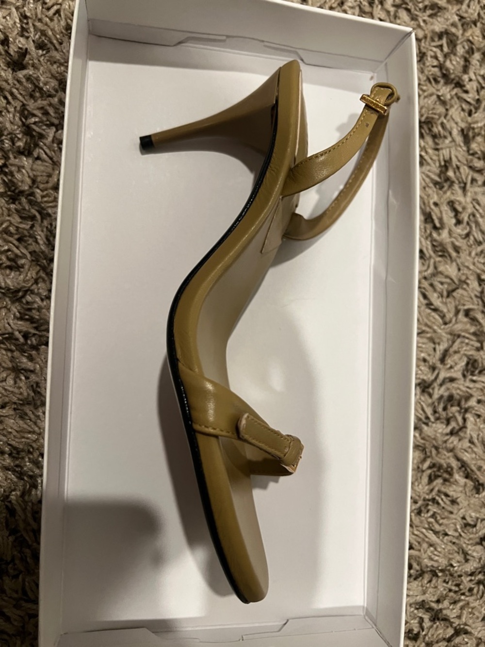 SCHUTZ White Box with Black Vertical Logo